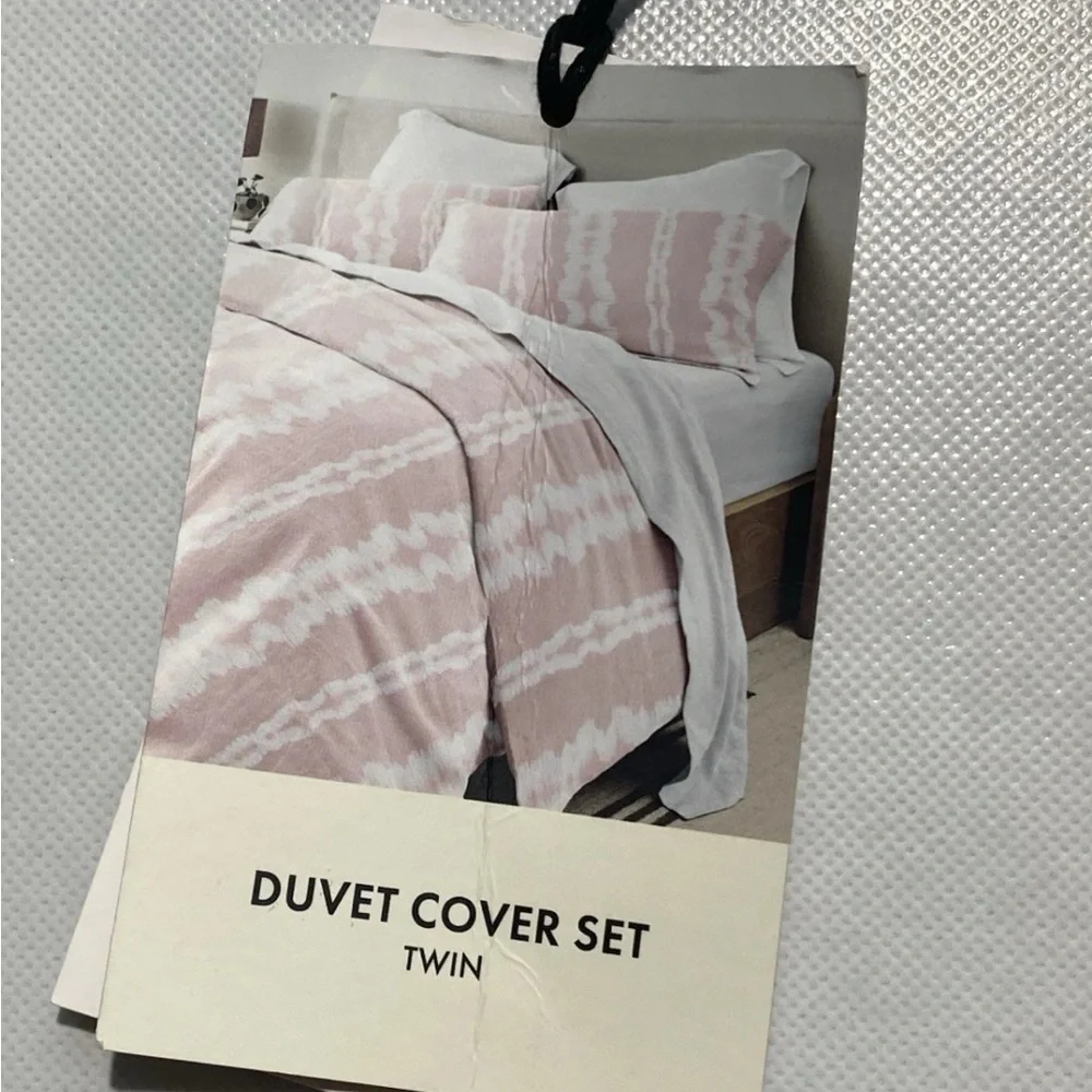 NEW- Size Twin Rebecca Minkoff Tie-Dye Stripe Duvet & Sham Cover Set Pink/White